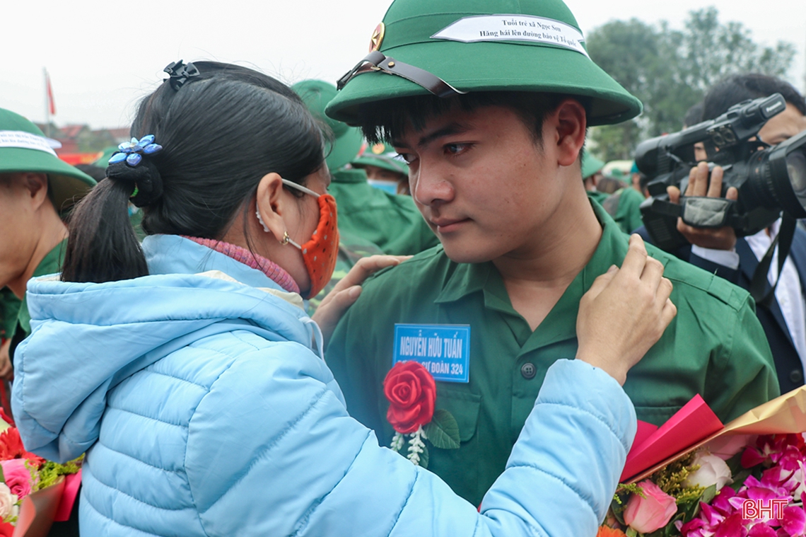 Tân binh lên đường: Vinh quang người đi, nhớ thương người ở lại!
