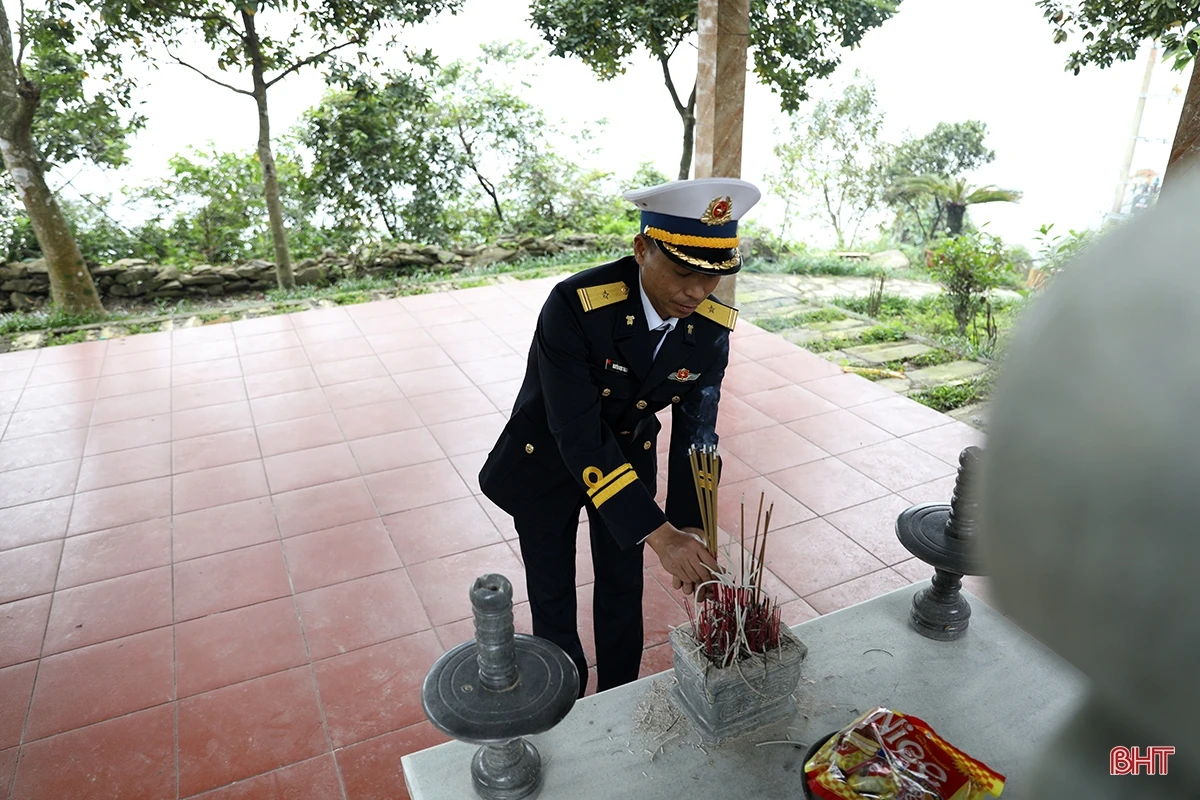 Thăm chiến tích “Hầm Nghiêng” trên đỉnh Hoành Sơn