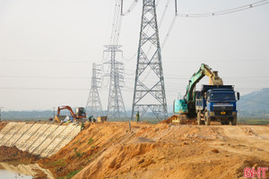 Quốc lộ 8C “thoát ì”, nỗ lực về đích