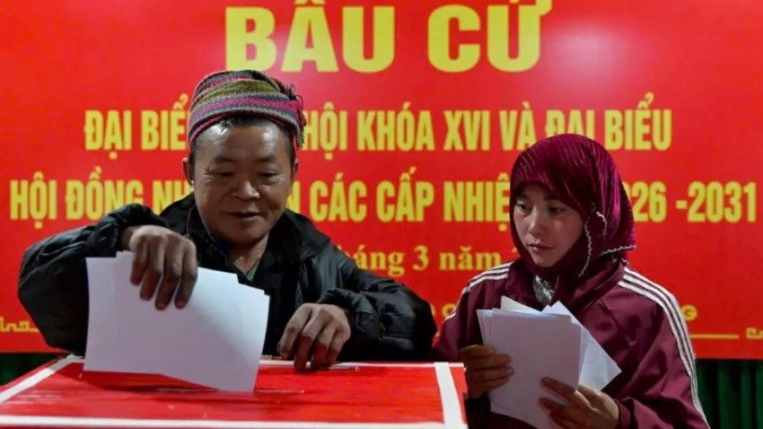 Thông qua những hình ảnh và thông tin được đăng tải, truyền thông quốc tế đã phản ánh sinh động không khí ngày bầu cử tại Việt Nam. (Ảnh: AFP)