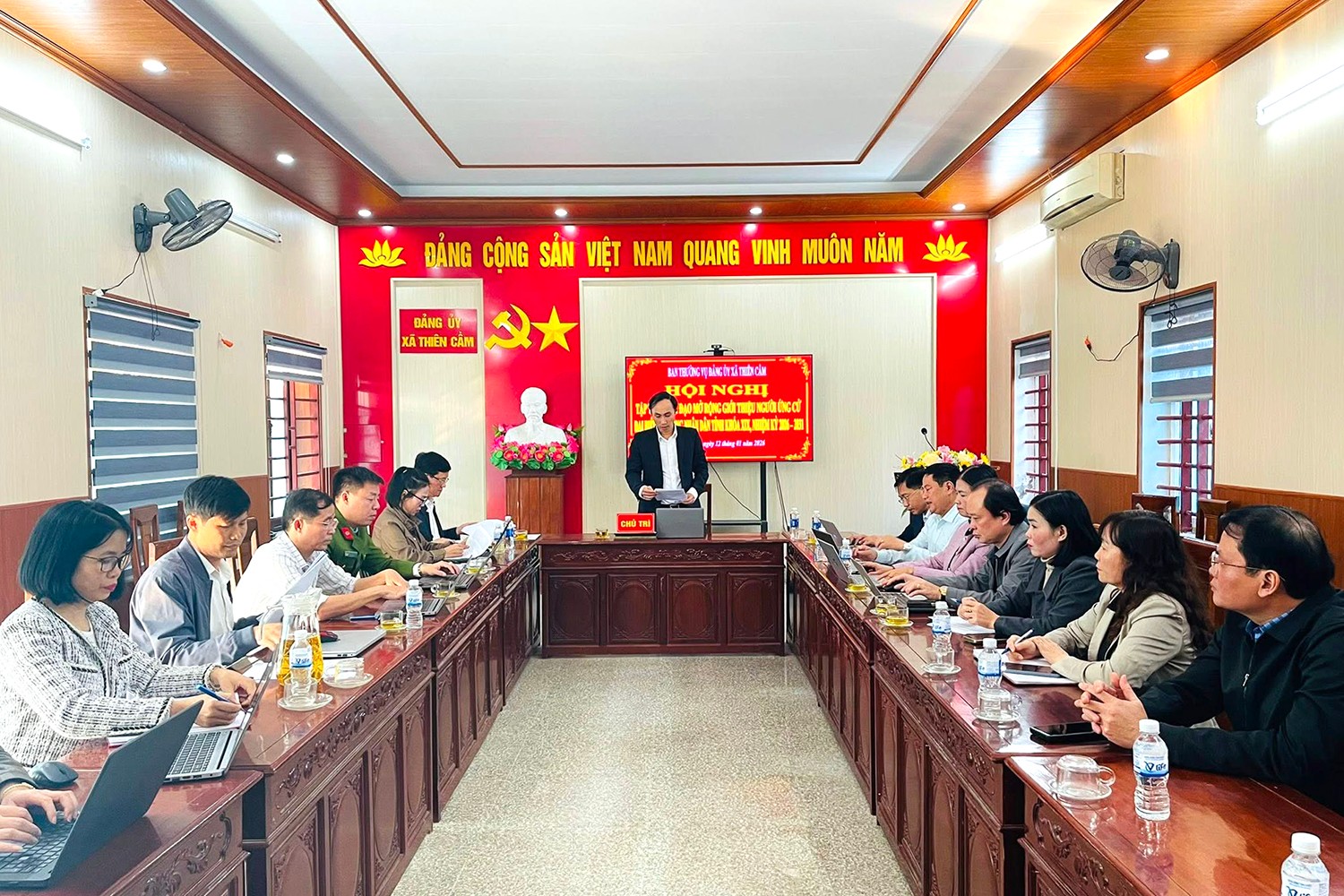 Ban Thường vụ Đảng ủy xã Thiên Cầm, tỉnh Hà Tĩnh tổ chức hội nghị tập thể lãnh đạo mở rộng giới thiệu người ứng cử đại biểu Hội đồng nhân dân tỉnh khóa XIX, nhiệm kỳ 2026 – 2031. (Ảnh: Ngọc Long)