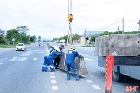 Đóng 2 điểm mở dải phân cách trên quốc lộ 1 ở Hà Tĩnh
