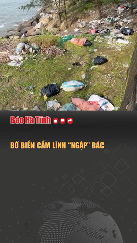 Bờ biển Cẩm Lĩnh “ngập” rác