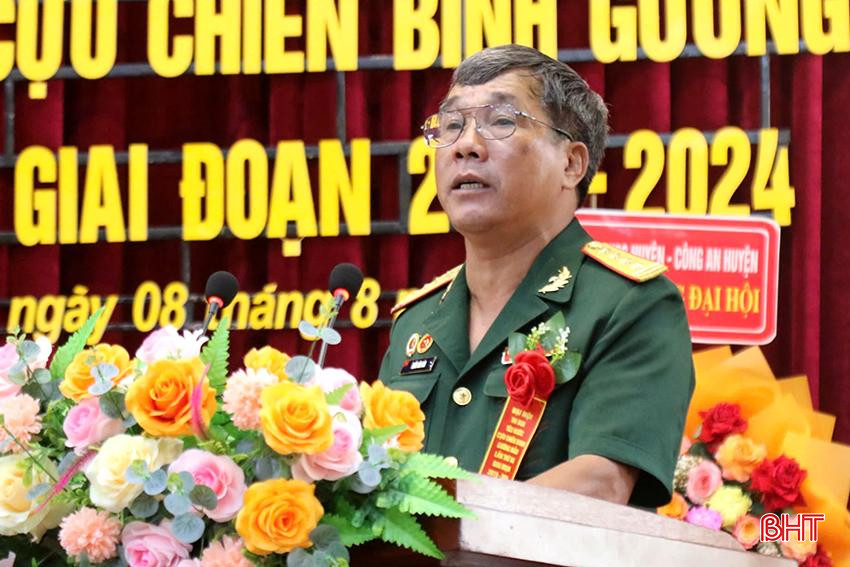 Chủ tịch Hội CCB huyện Nghi Xuân Trần Văn Hòa trình bày báo cáo tại đại hội. 3.jpg