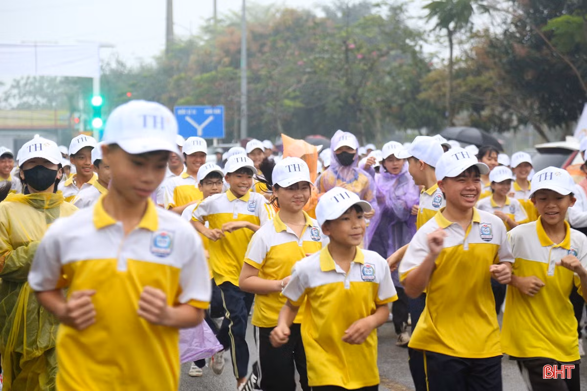 Các vận động viên xuất phát từ đầu đường Nguyễn Hành (giao với đường Nguyễn Du) chạy theo trục đường Nguyễn Hành khoảng 1km và kết thúc.