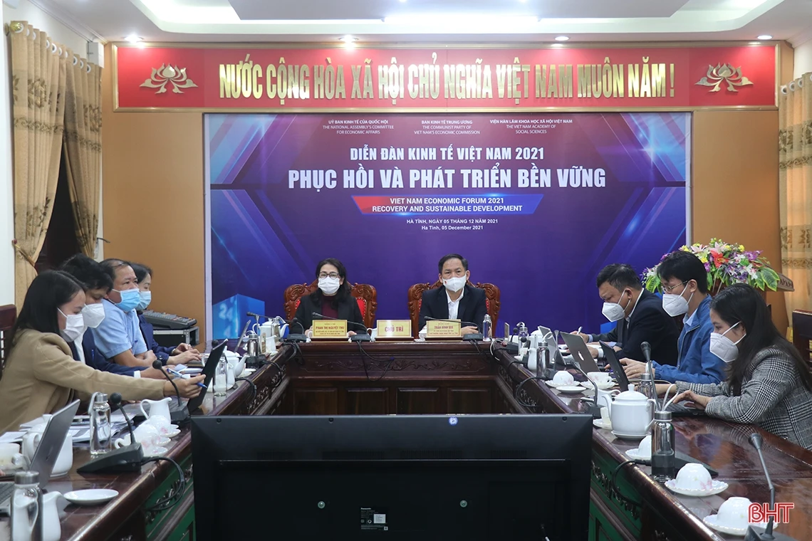 Diễn đàn kinh tế Việt Nam 2021: Phục hồi và phát triển bền vững