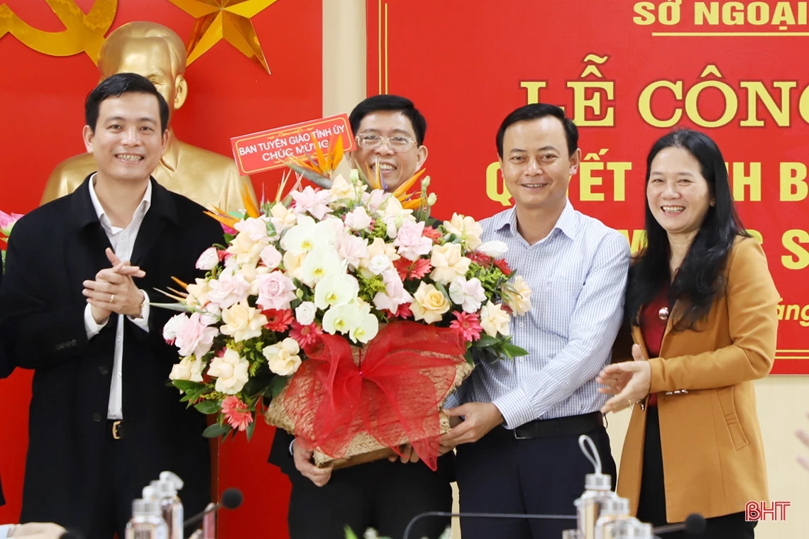 Công bố quyết định bổ nhiệm Phó Giám đốc Sở Ngoại vụ Hà Tĩnh