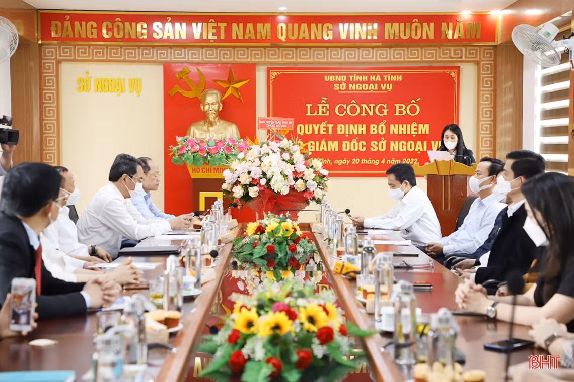 Công bố quyết định bổ nhiệm Phó Giám đốc Sở Ngoại vụ Hà Tĩnh