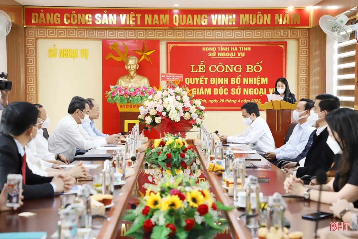 Công bố quyết định bổ nhiệm Phó Giám đốc Sở Ngoại vụ Hà Tĩnh