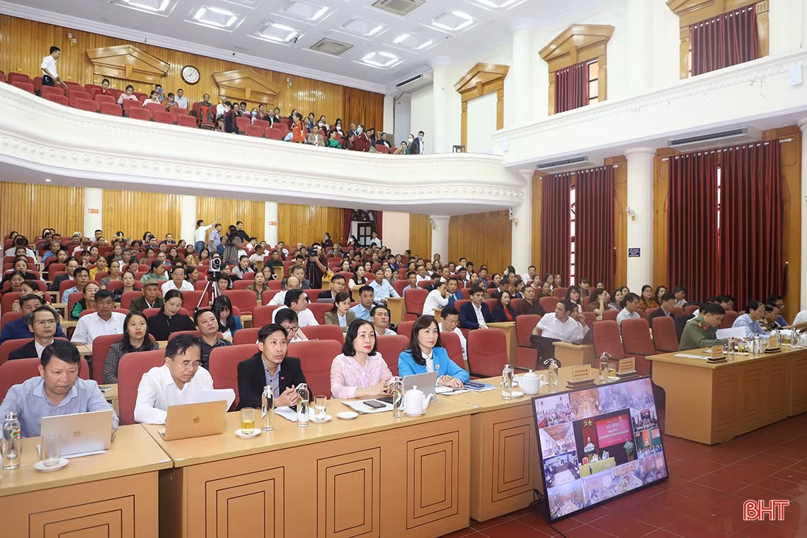 Thường trực Tỉnh ủy Hà Tĩnh đối thoại với cán bộ, hội viên nông dân