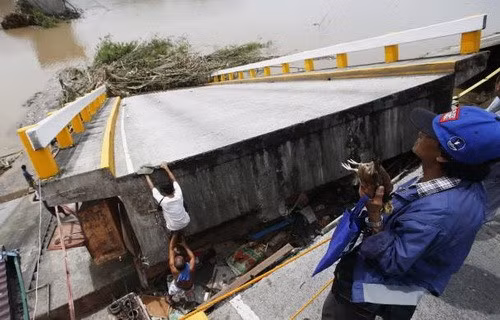 Philippines: Bão lại quét qua vùng vừa hứng bão Rammasun ảnh 1