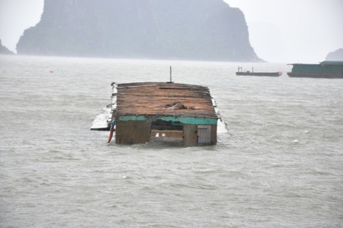 Bão Rammasun thổi bay hàng chục mái nhà, 1 thuyền và ca nô bị chìm ảnh 4