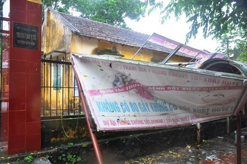 Bão Rammasun thổi bay hàng chục mái nhà, 1 thuyền và ca nô bị chìm ảnh 5