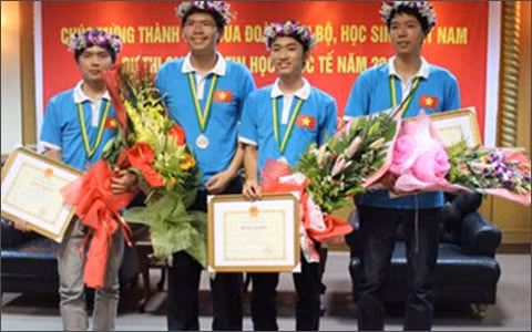 4 học sinh Việt Nam đoạt giải Olympic Tin học quốc tế năm 2013