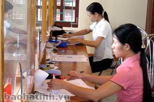 Chấn chỉnh tình trạng lạm dụng yêu cầu nộp bản sao có chứng thực sẽ góp phần quan trọng giảm phiền hà, tốn kém cho người dân, tránh lãng phí cho xã hội. (Ảnh minh họa)