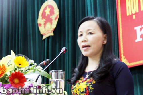 Đại biểu Bạch Thị Hường đề nghị HĐND tỉnh, UBND tỉnh cần có giải pháp căn cơ chấm dứt nạn khai thác cát trên sông Lam