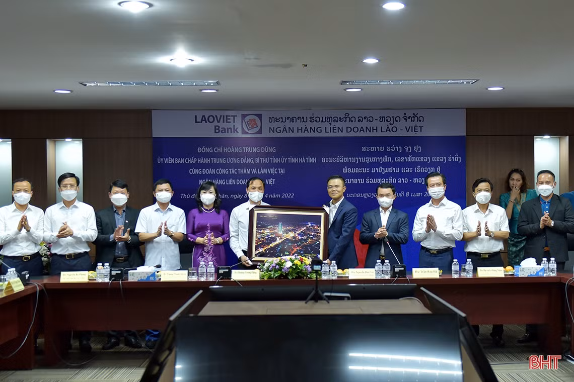 Lãnh đạo Hà Tĩnh chúc tết cổ truyền Bunpimay Nhân dân thủ đô Viêng Chăn