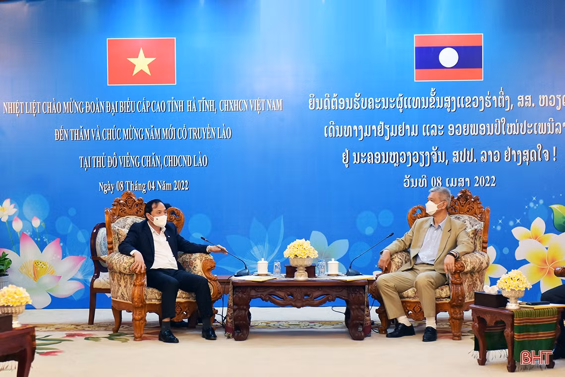 Lãnh đạo Hà Tĩnh chúc tết cổ truyền Bunpimay Nhân dân thủ đô Viêng Chăn