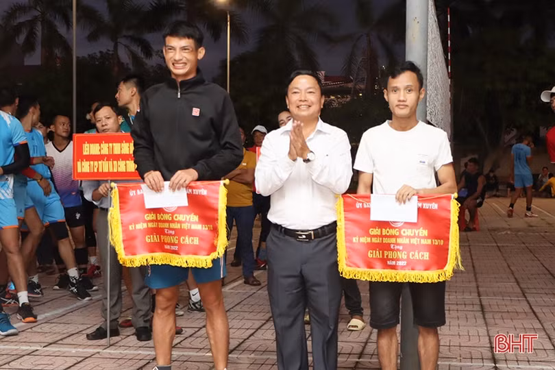 Sôi nổi Giải Bóng chuyền nam doanh nghiệp - doanh nhân huyện Cẩm Xuyên