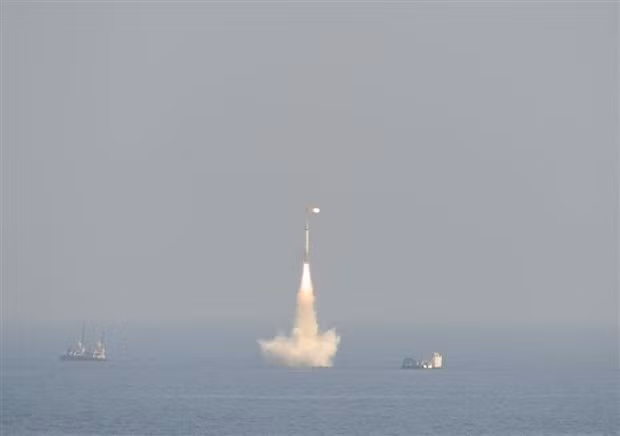 Ấn Độ phóng tên lửa đạn đạo từ tàu ngầm tấn công chiến lược