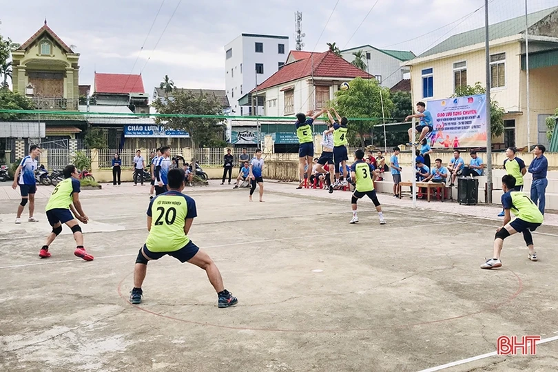 Thanh niên Hà Tĩnh sôi nổi chào mừng Ngày truyền thống Hội LHTN Việt Nam