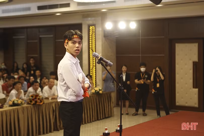 Nguyễn Minh Quân sẽ đại diện Trường THPT chuyên Hà Tĩnh tham gia Đường lên đỉnh Olympia