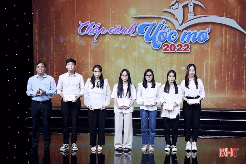 Thấm sâu nghĩa đồng bào