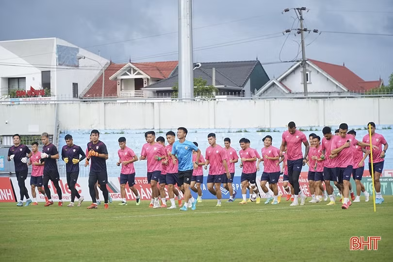 Tia hy vọng của Hồng Lĩnh Hà Tĩnh trong cuộc đua trụ hạng V.League