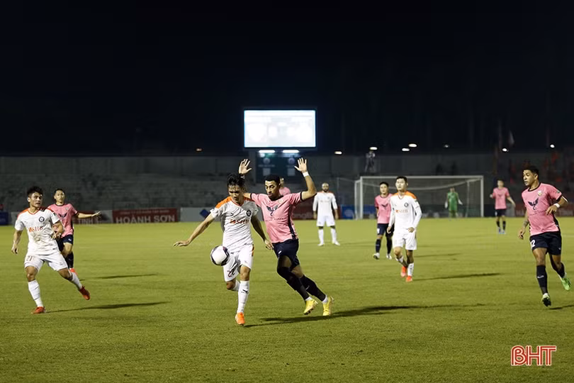 Không thể thắng SHB Đà Nẵng, Hồng Lĩnh Hà Tĩnh thêm gian nan trong mục tiêu trụ hạng