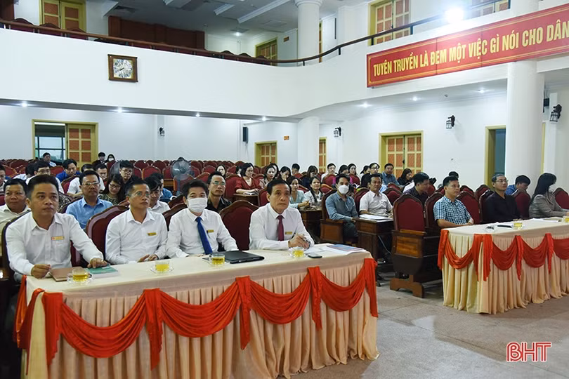 Hà Tĩnh khai giảng lớp bồi dưỡng lãnh đạo, quản lý cấp phòng và tương đương