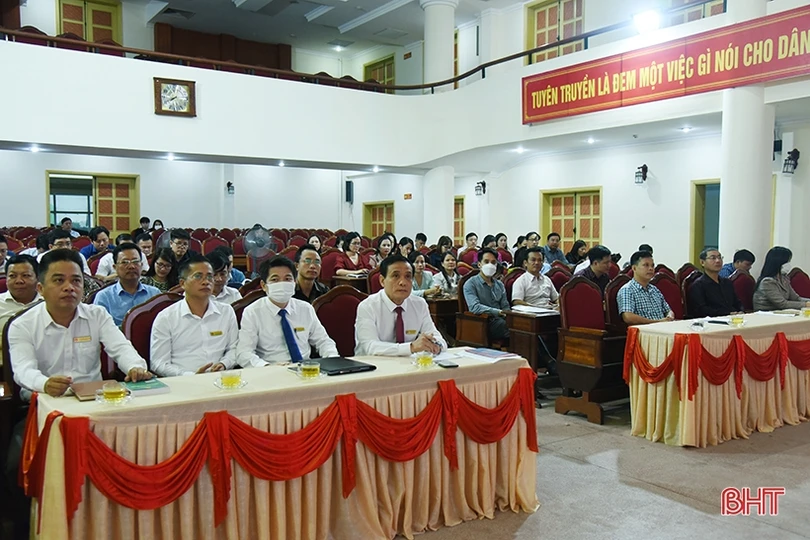 Hà Tĩnh khai giảng lớp bồi dưỡng lãnh đạo, quản lý cấp phòng và tương đương