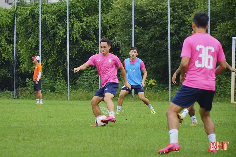 Tia hy vọng của Hồng Lĩnh Hà Tĩnh trong cuộc đua trụ hạng V.League