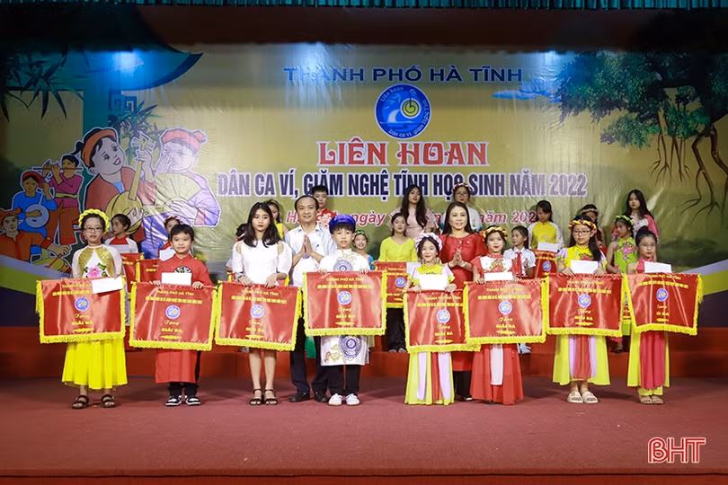Sôi nổi Liên hoan Dân ca ví, giặm học sinh TP Hà Tĩnh