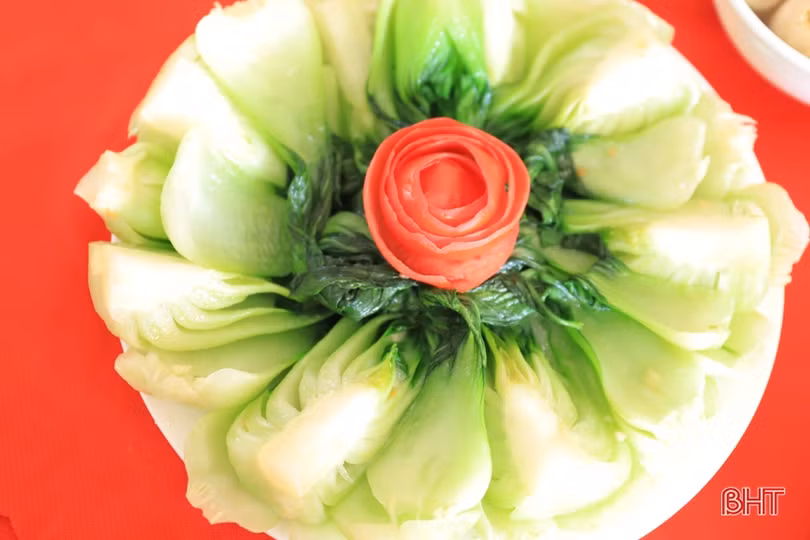 Các cô giáo trường mầm non ở Hương Sơn trổ tài chế biến món ăn 