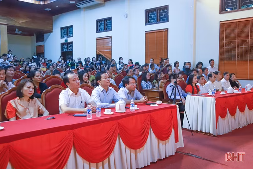 Sôi nổi Liên hoan Dân ca ví, giặm học sinh TP Hà Tĩnh