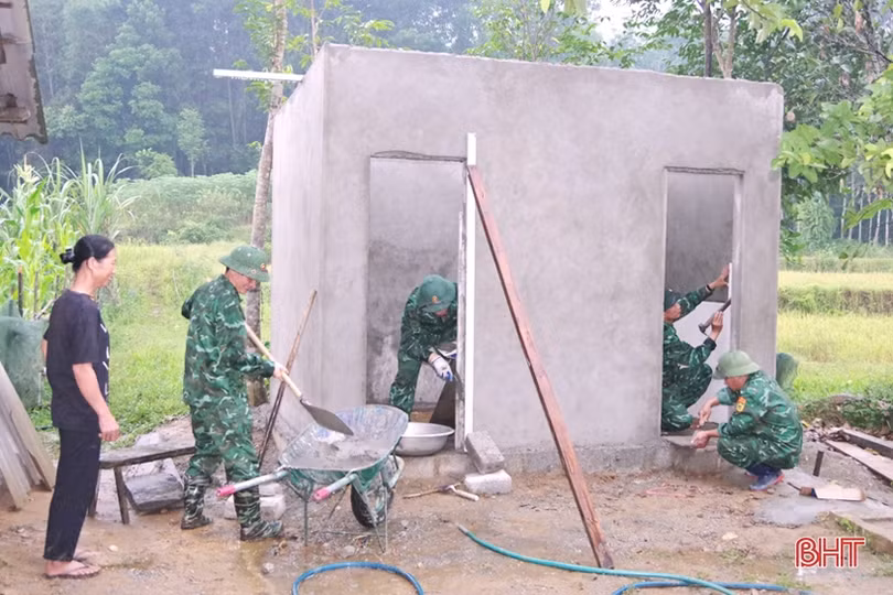 Chiến sỹ quân hàm xanh góp sức xây dựng vùng biên Hà Tĩnh thêm đẹp giàu