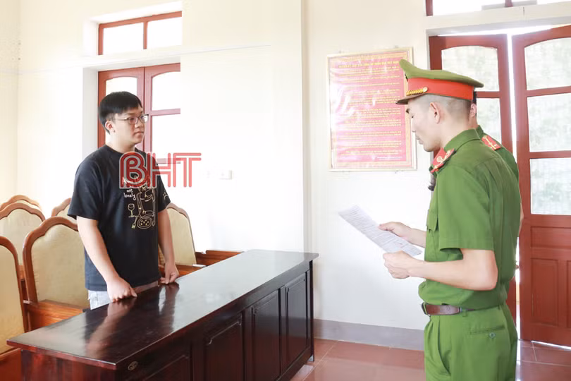 Công an Hà Tĩnh khởi tố vợ chồng trẻ chiếm đoạt hơn 480 triệu đồng từ tài khoản ngân hàng