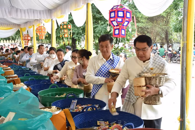 Lào tưng bừng tổ chức Lễ hội mãn mùa chay 2022