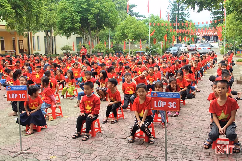 Trang bị kỹ năng phòng tránh tai nạn thương tích bom mìn cho giáo viên, học sinh ở Hương Khê