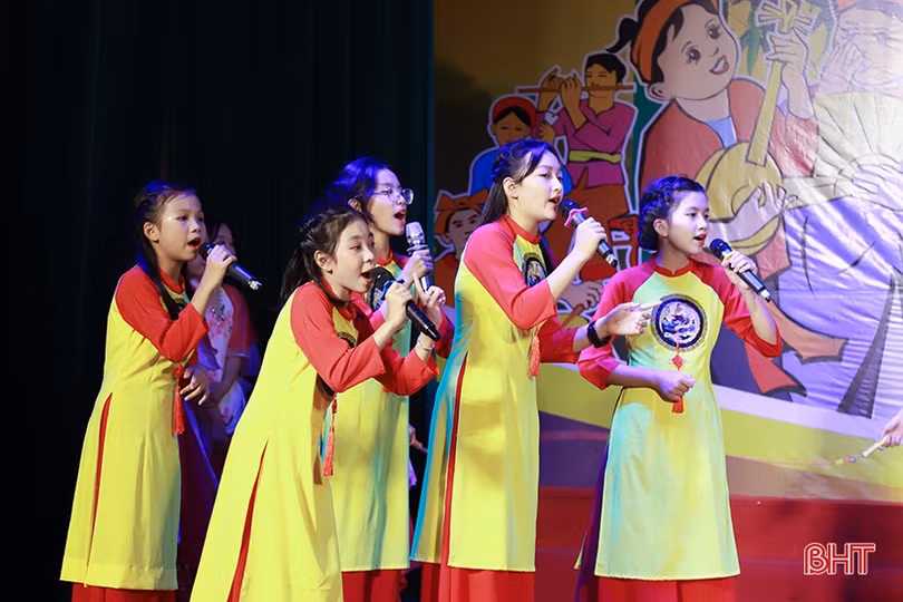 Sôi nổi Liên hoan Dân ca ví, giặm học sinh TP Hà Tĩnh