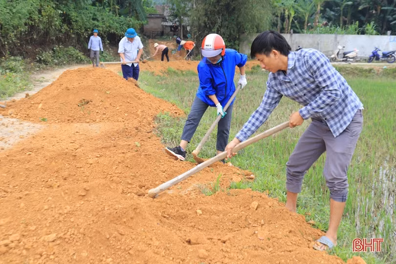 Huy động hơn 1.000 người giúp xã Sơn Giang xây dựng NTM nâng cao