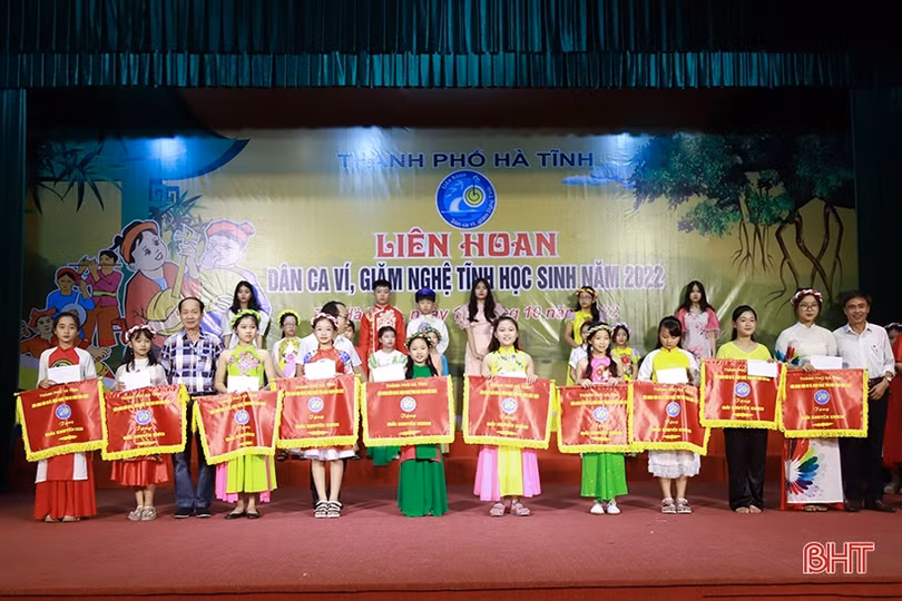 Sôi nổi Liên hoan Dân ca ví, giặm học sinh TP Hà Tĩnh