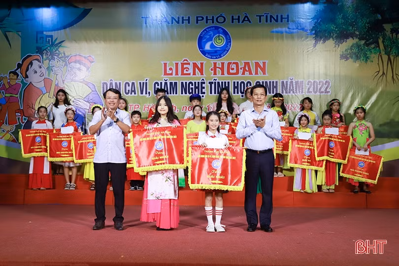 Sôi nổi Liên hoan Dân ca ví, giặm học sinh TP Hà Tĩnh