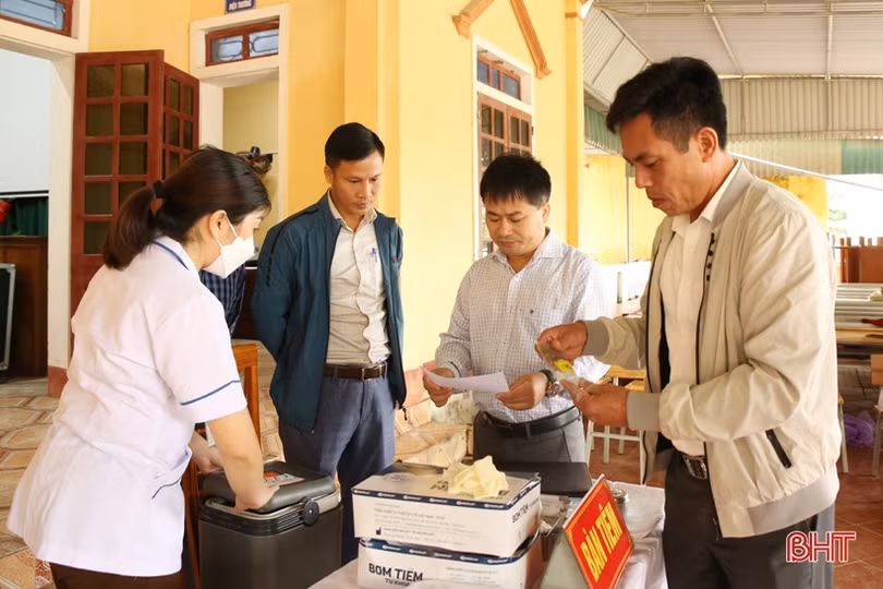 Tiêm bổ sung vắc-xin uốn ván - bạch hầu giảm liều cho trẻ em Hà Tĩnh