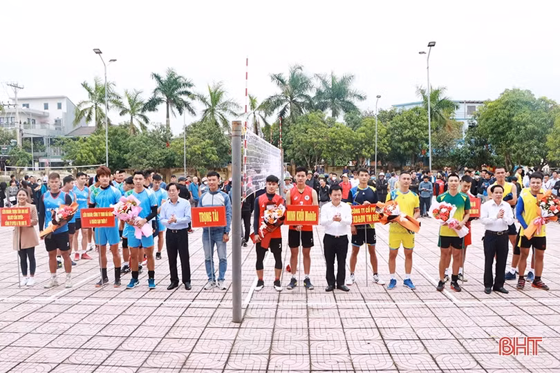 Sôi nổi Giải Bóng chuyền nam doanh nghiệp - doanh nhân huyện Cẩm Xuyên