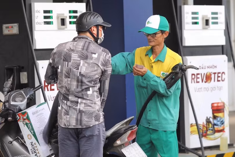 Giá xăng dầu ngày mai có thể tăng hơn 2.000 đồng/lít