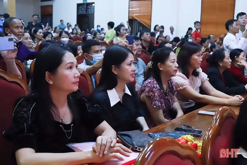 Sôi nổi Liên hoan Dân ca ví, giặm học sinh TP Hà Tĩnh