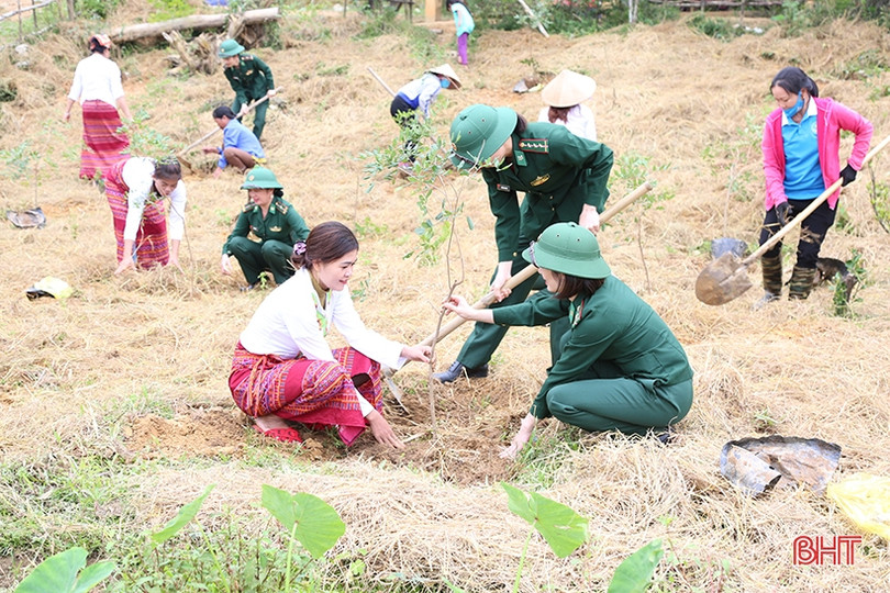 Giúp phụ nữ dân tộc Chứt ở Rào Tre đẩy lùi hôn nhân cận huyết thống