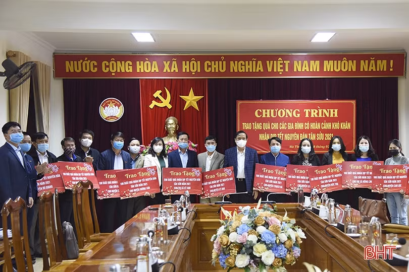 Thấm sâu nghĩa đồng bào