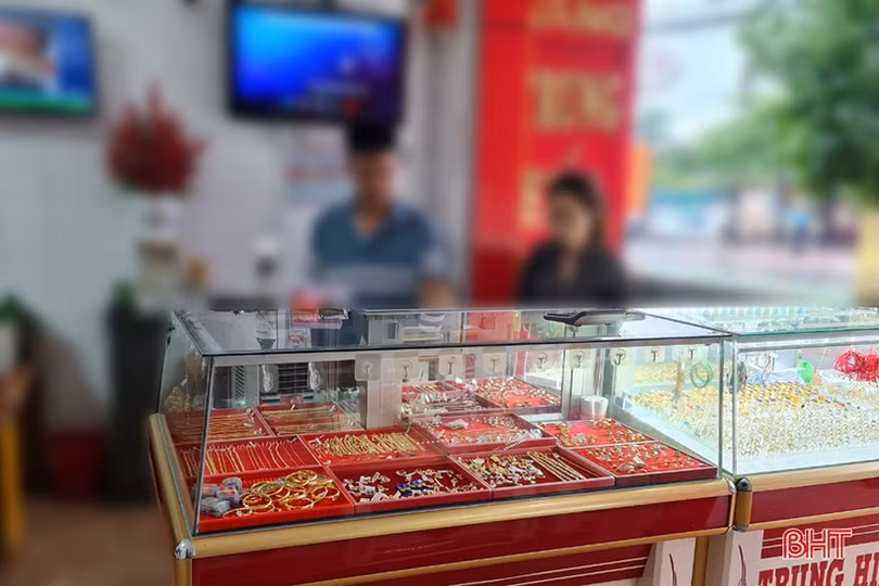 Hơn 12 giờ lần theo dấu vết đối tượng đột nhập tiệm kim hoàn cuỗm 183 chỉ vàng ở Hà Tĩnh